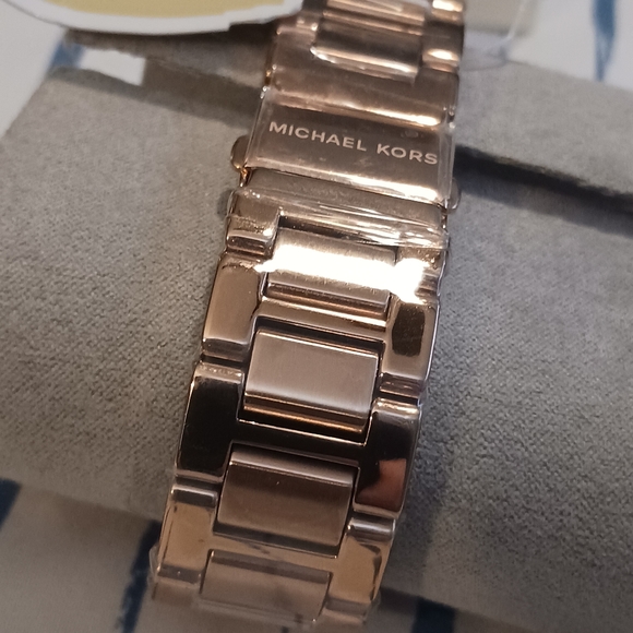 NWT! Rose Gold MICHAEL KORS Watch - Picture 7 of 8